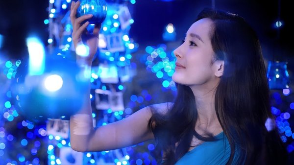 同翔网 杨幂39岁生日惊艳全场! 浏阳定制烟花秀火上热搜