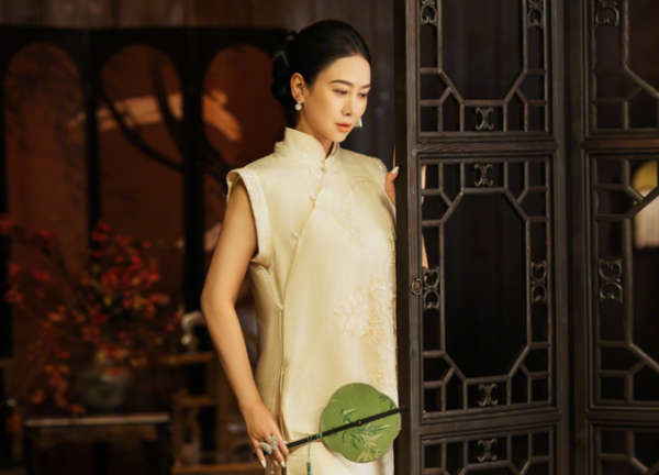 牛道配资 “最美星二代”办成人礼，小时候比“小酒窝”还好看，适合当爱豆